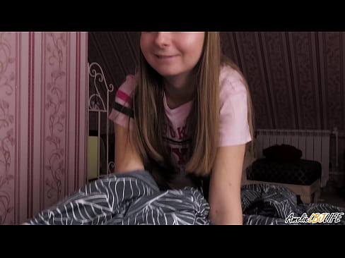 ❤️ בלאָנדי סאַקס די BFF ס דיפּלי און באַקומען קום אין איר מויל ❌ פאַקינג ביי אונדז ☑